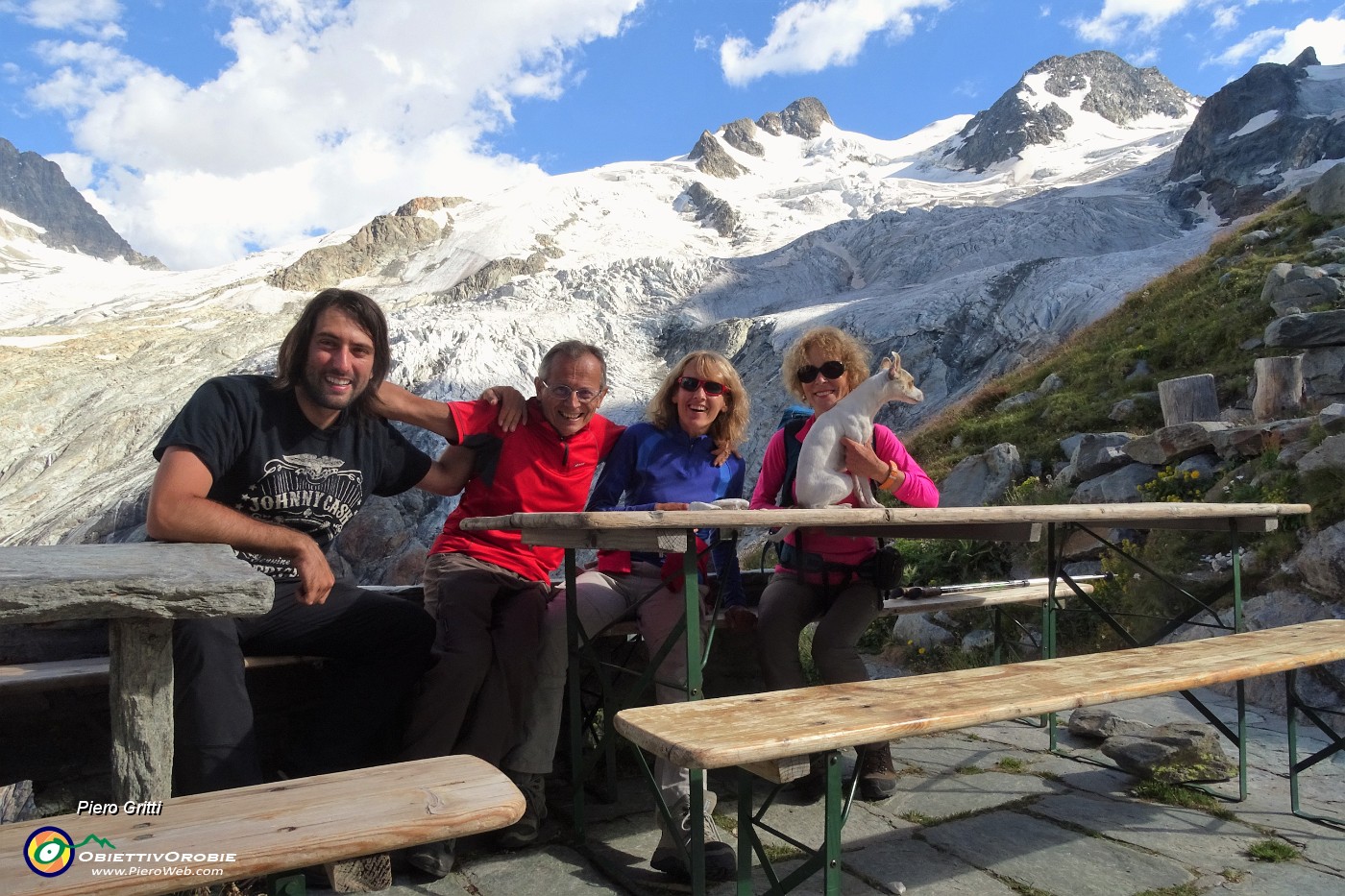 62 Dal rifugio con vista in Piz Sella e Glushaint.JPG